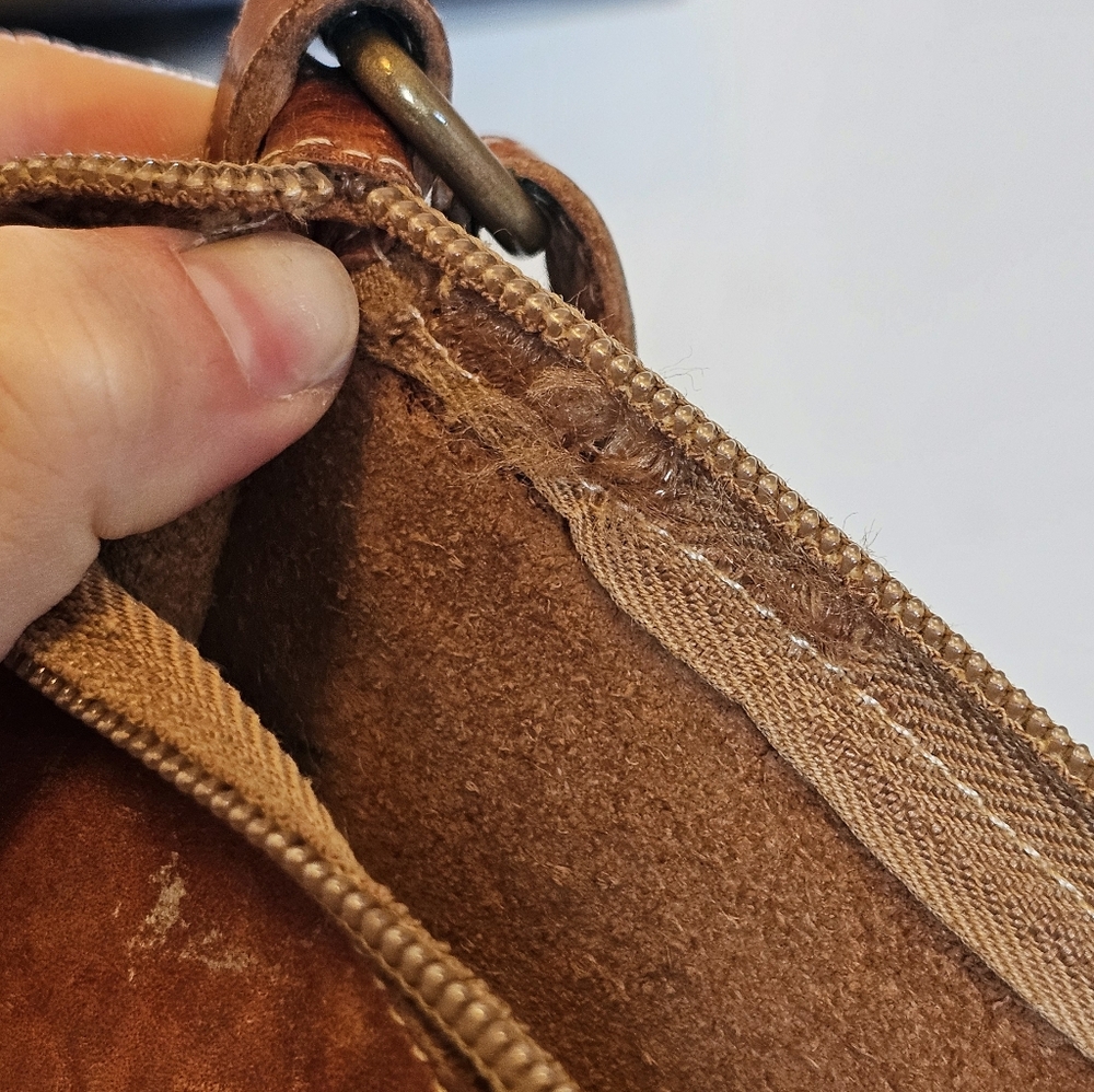 Il Bisonte Vintage Tan Leather Crossbody Bag - Picture 9 of 12